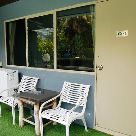 Let'S Hyde Pattaya Resort & Villas - Pool Cabanas Exterior foto