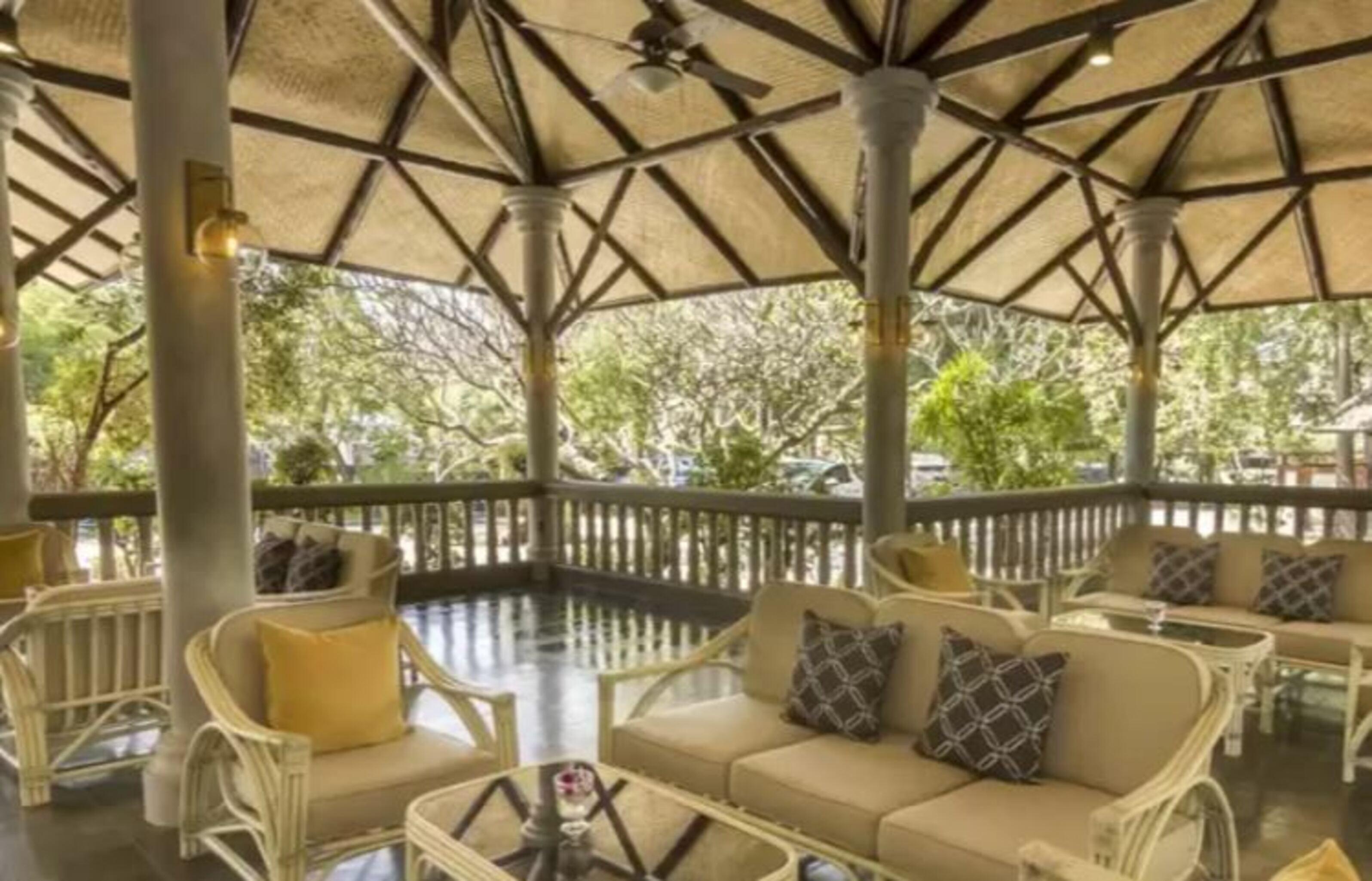 Let'S Hyde Pattaya Resort & Villas - Pool Cabanas Exterior foto