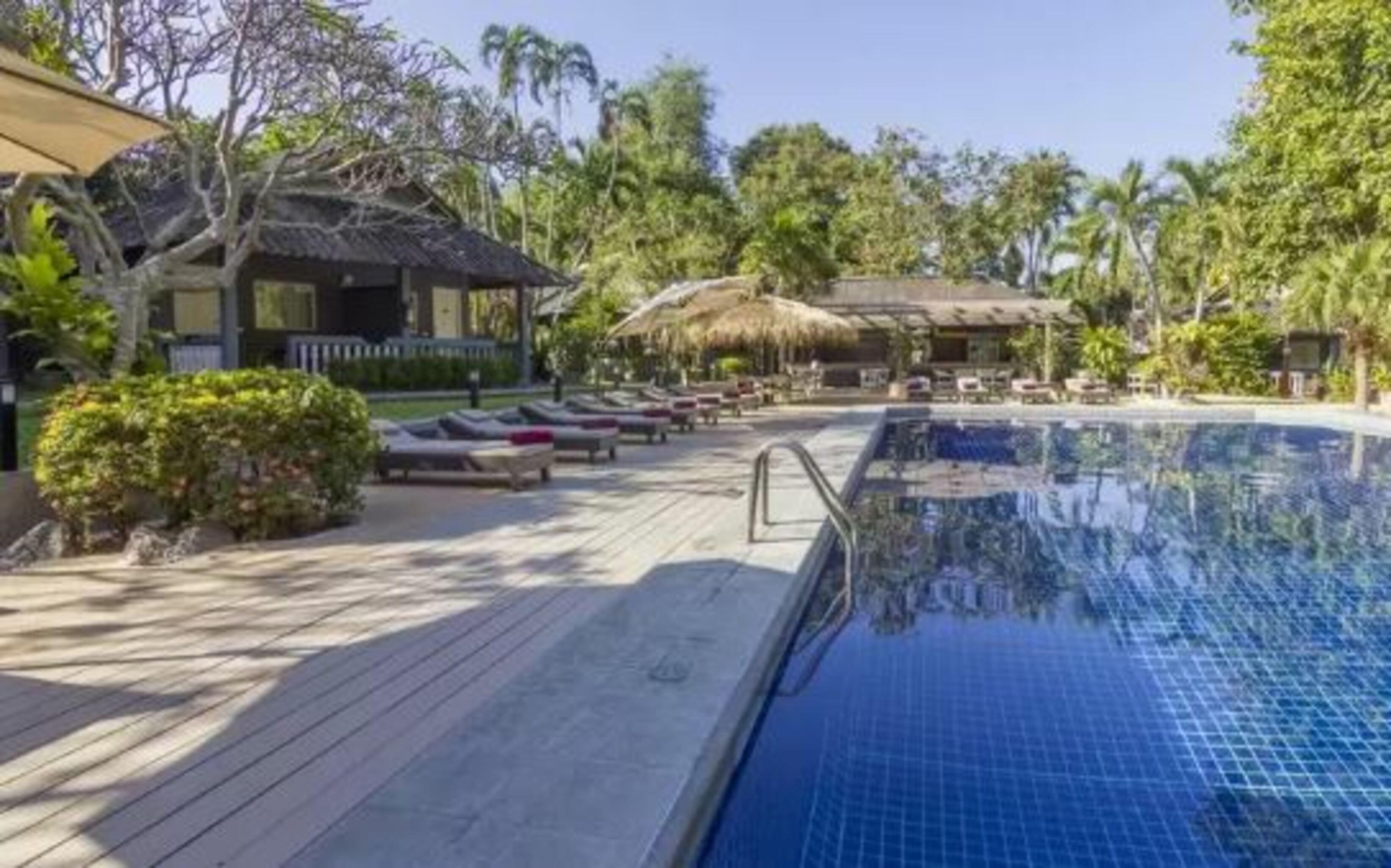 Let'S Hyde Pattaya Resort & Villas - Pool Cabanas Exterior foto